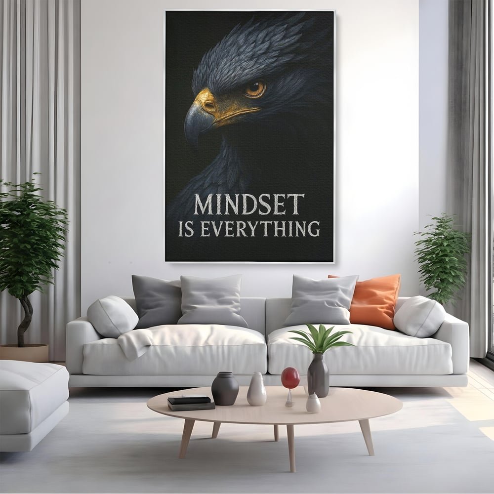 Tablou canvas cu tablou canvas cu vultur si mesaj, in rama de aluminiu argintiu, pe perete intr-un living